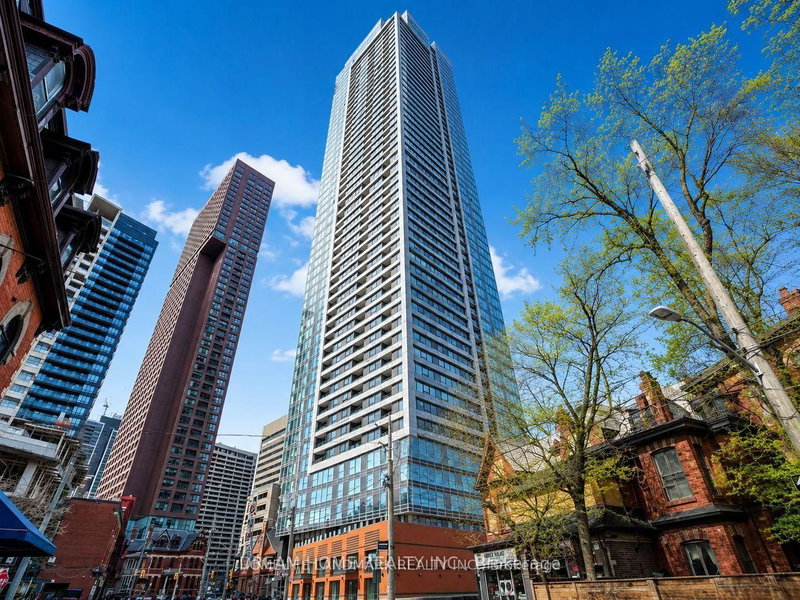 2002 - 609 Sherbourne Street