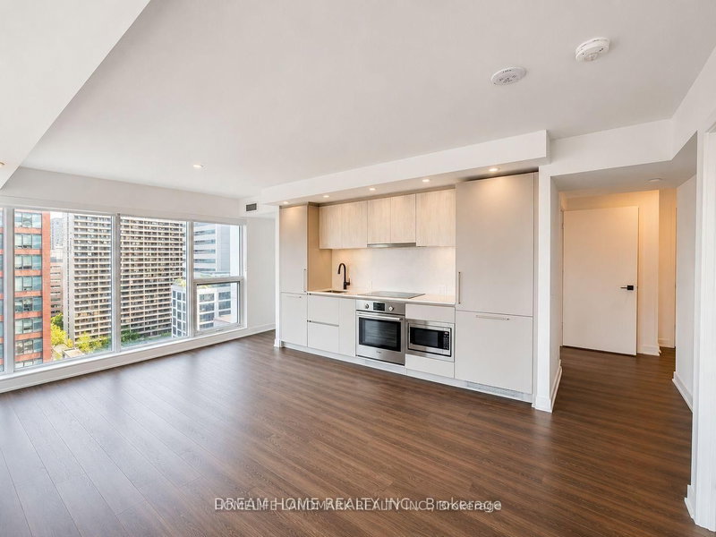 2002 - 609 Sherbourne Street