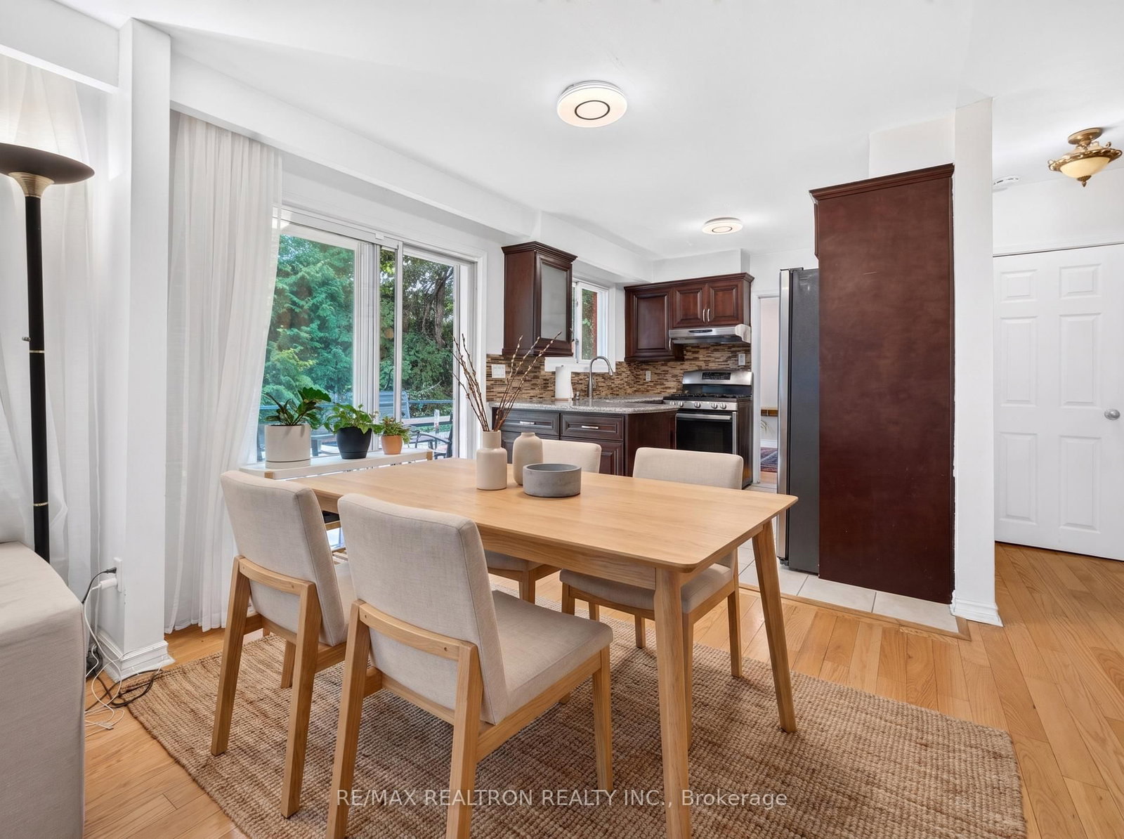591 Cummer Avenue • Toronto, ON photo 13