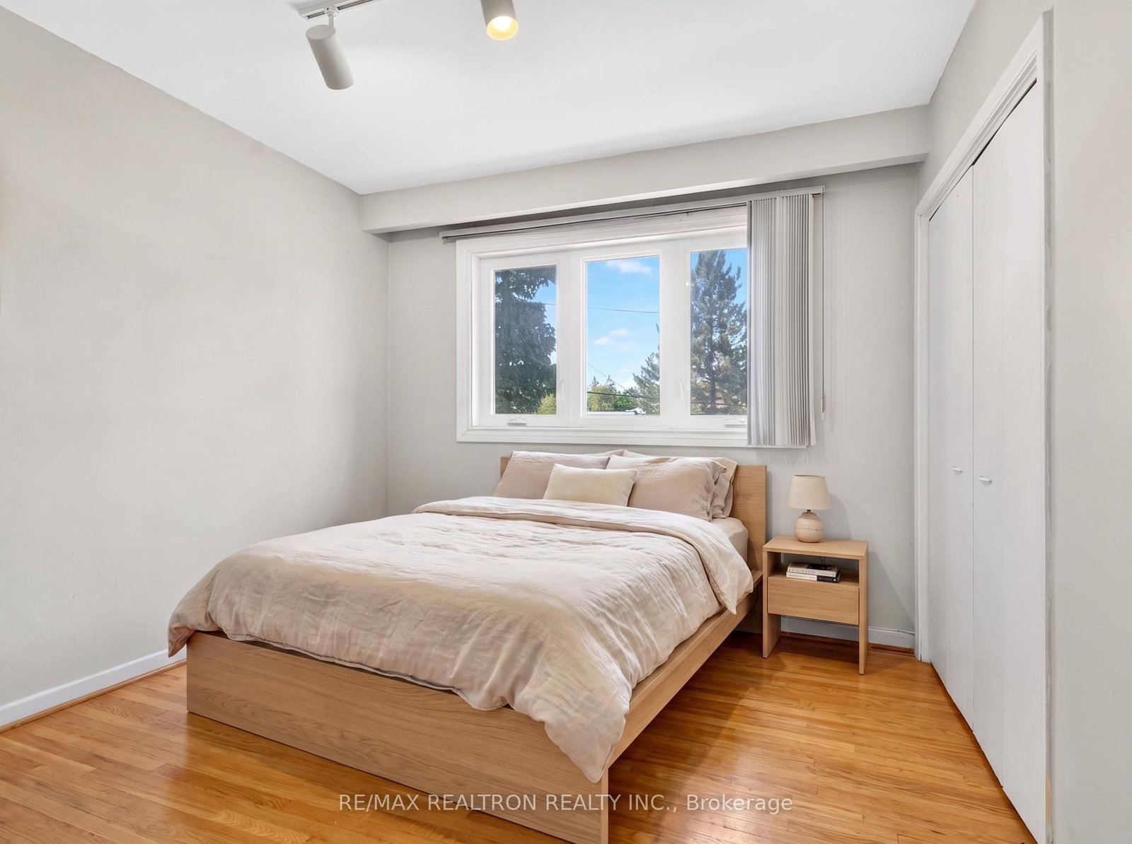 591 Cummer Avenue • Toronto, ON photo 19