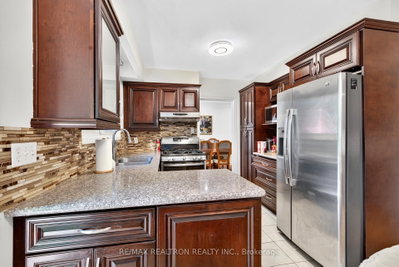 591 Cummer Avenue • Toronto, ON photo 6