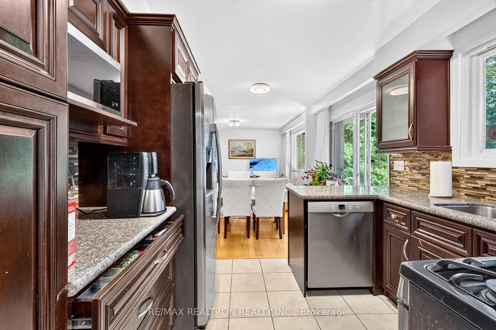591 Cummer Avenue • Toronto, ON photo 9