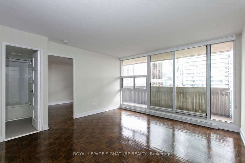 2712 - 33 Isabella Street