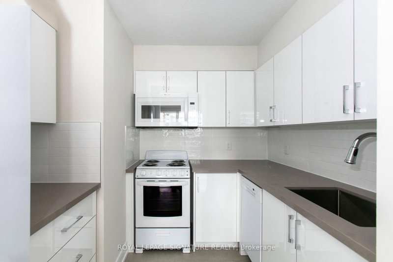 2712 - 33 Isabella Street