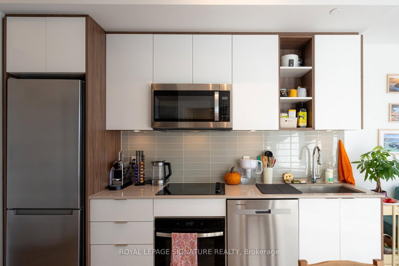 PH14 - 543 Richmond Street W