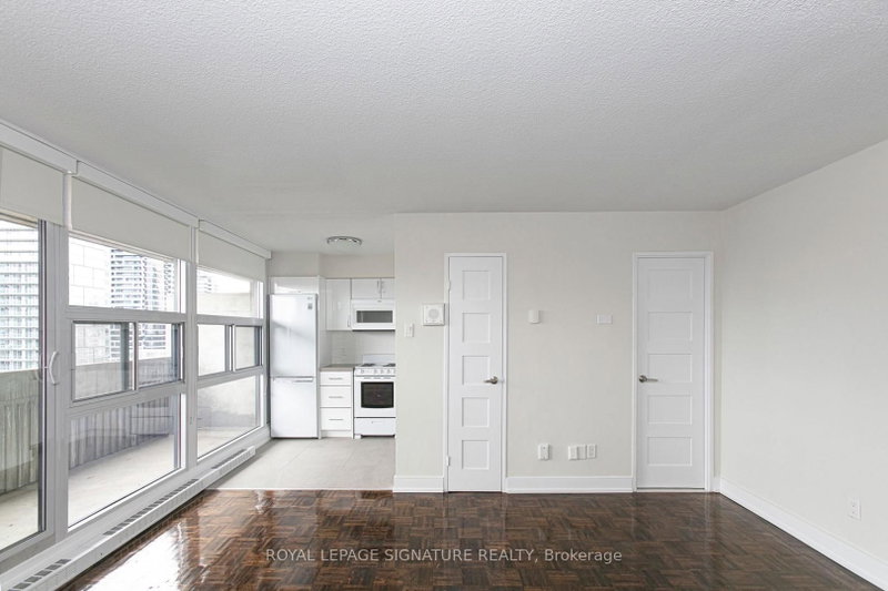 1104 - 33 Isabella Street