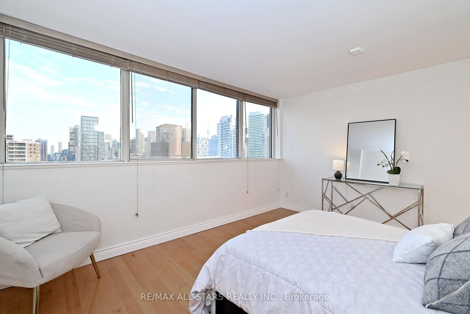 15 Maitland Place • #2112 • Toronto, ON photo 18
