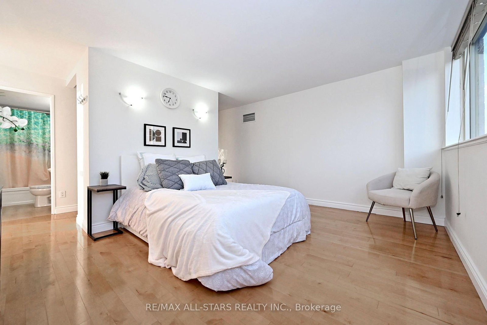15 Maitland Place • #2112 • Toronto, ON photo 19