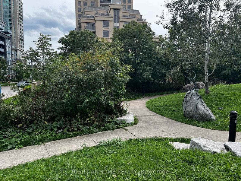106 - 17 Kenaston Gardens