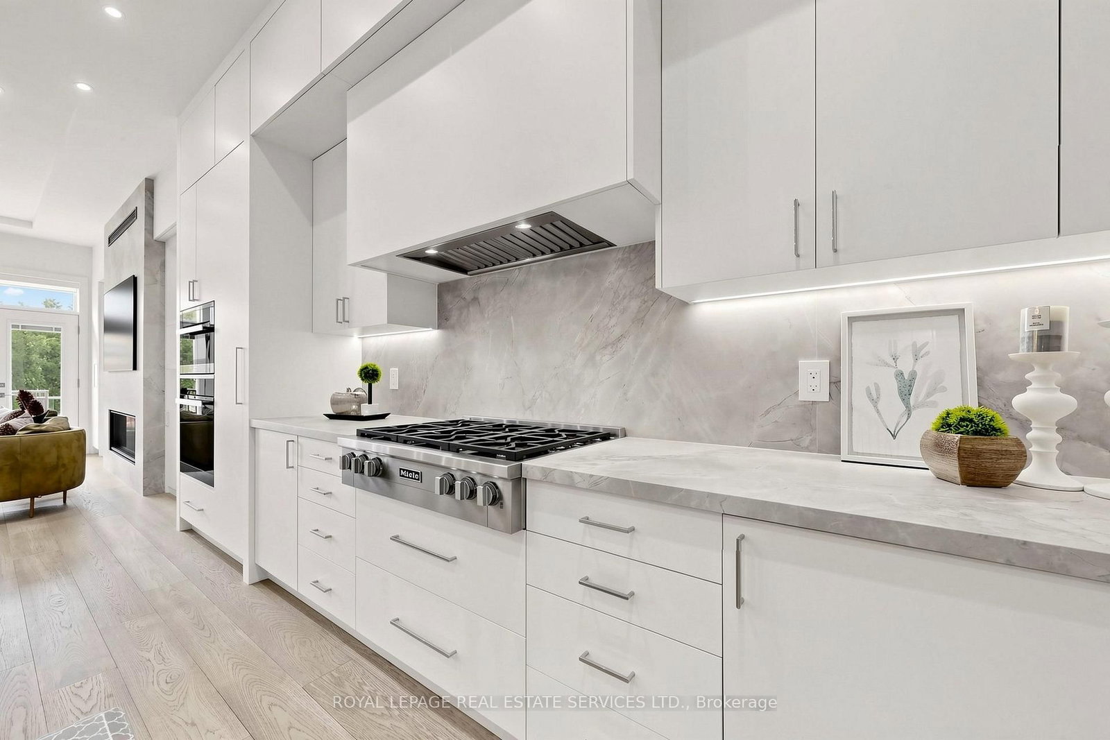 383 Melrose Avenue • Toronto, ON photo 13