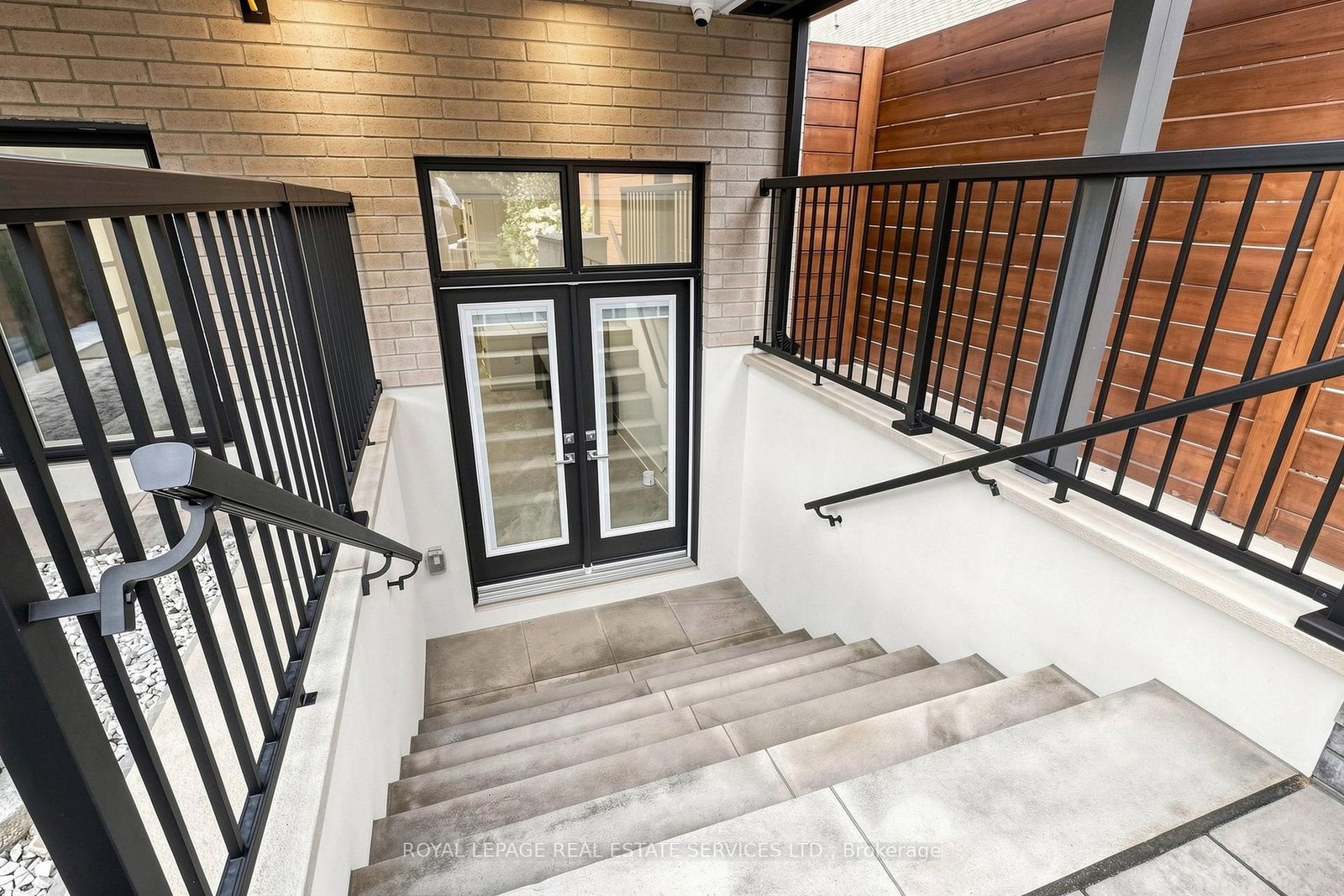383 Melrose Avenue • Toronto, ON photo 40