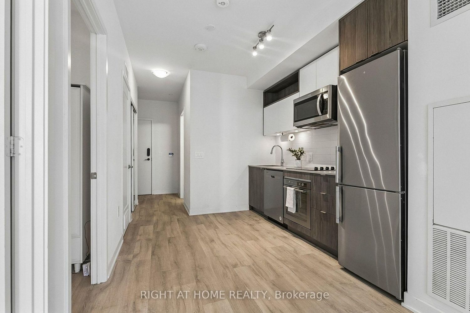 60 Princess Street • #447 • Toronto, ON photo 17