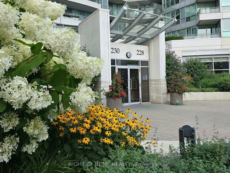 506 - 228 Queens Quay W
