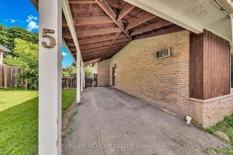 5 Clareville Crescent