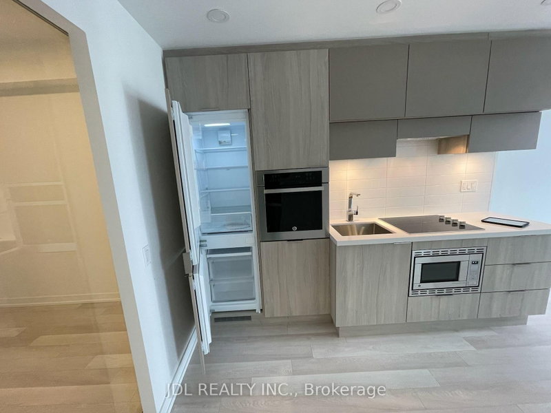 2801 - 39 Roehampton Avenue