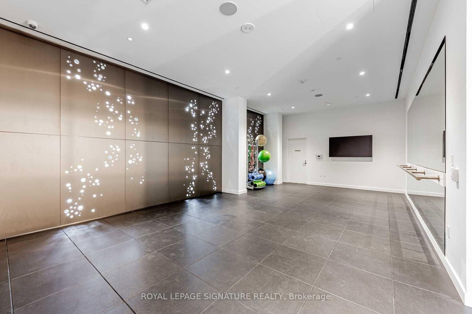 39 Roehampton Avenue • #308 • Toronto, ON photo 21