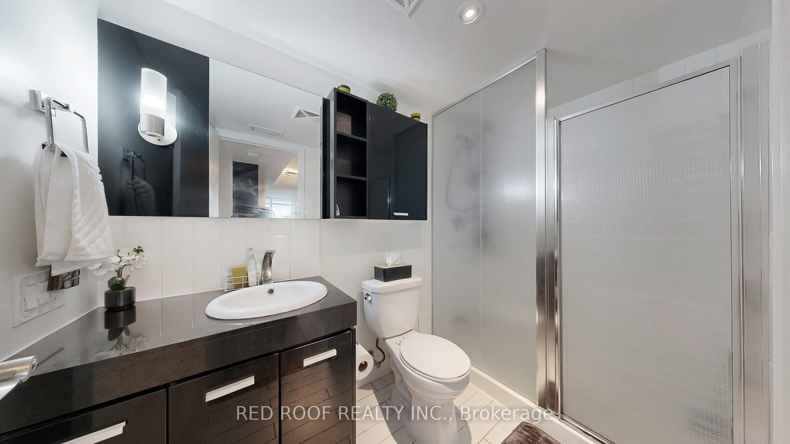 33 Singer Court • #711 • Toronto, ON photo 11