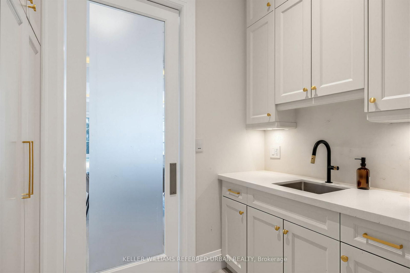 130 Upper Canada Dr, Toronto, view 18