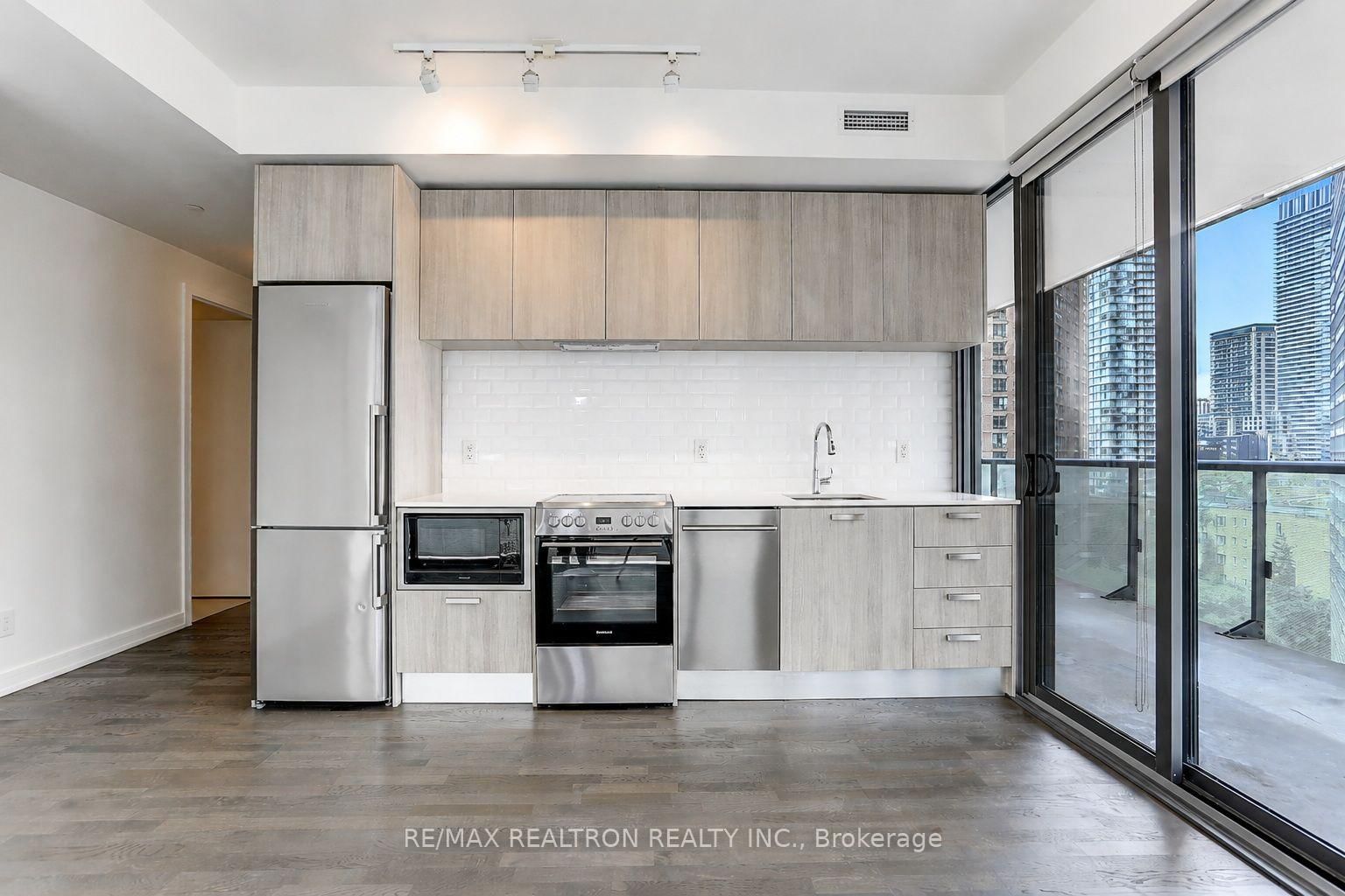 57 St Joseph Street • #1008 • Toronto, ON photo 5