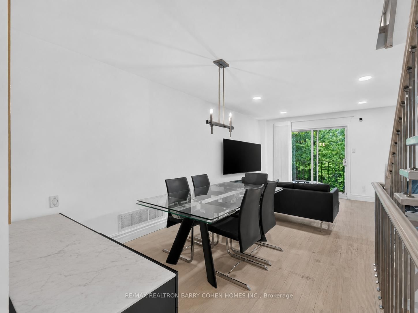 21 Birchbank Lane • Toronto, ON photo 8