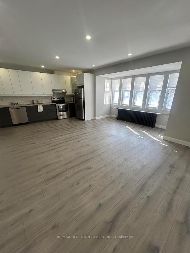 Main - 485 Oriole Parkway