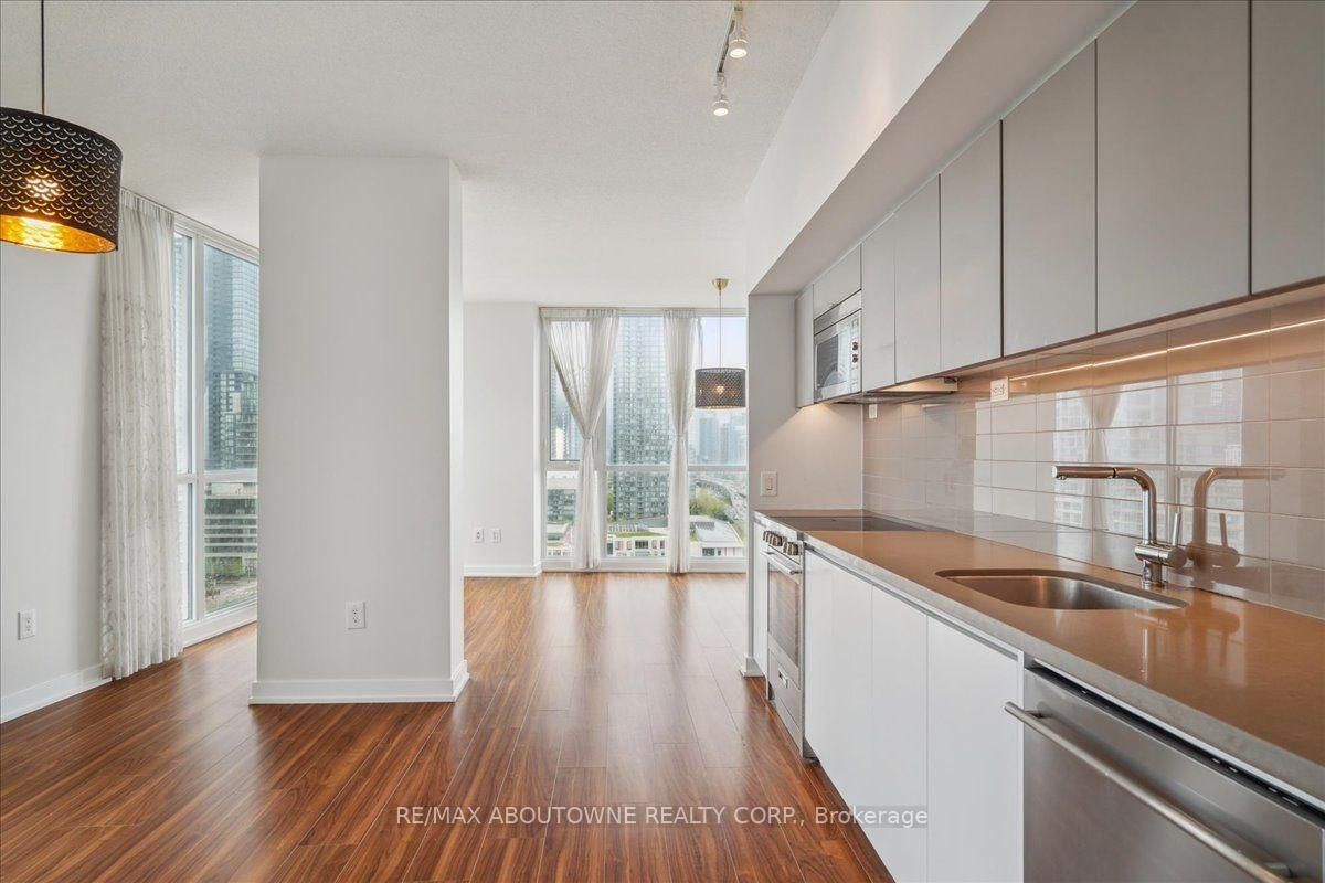 75 Queens Wharf Road • #1901 • Toronto, ON photo 10