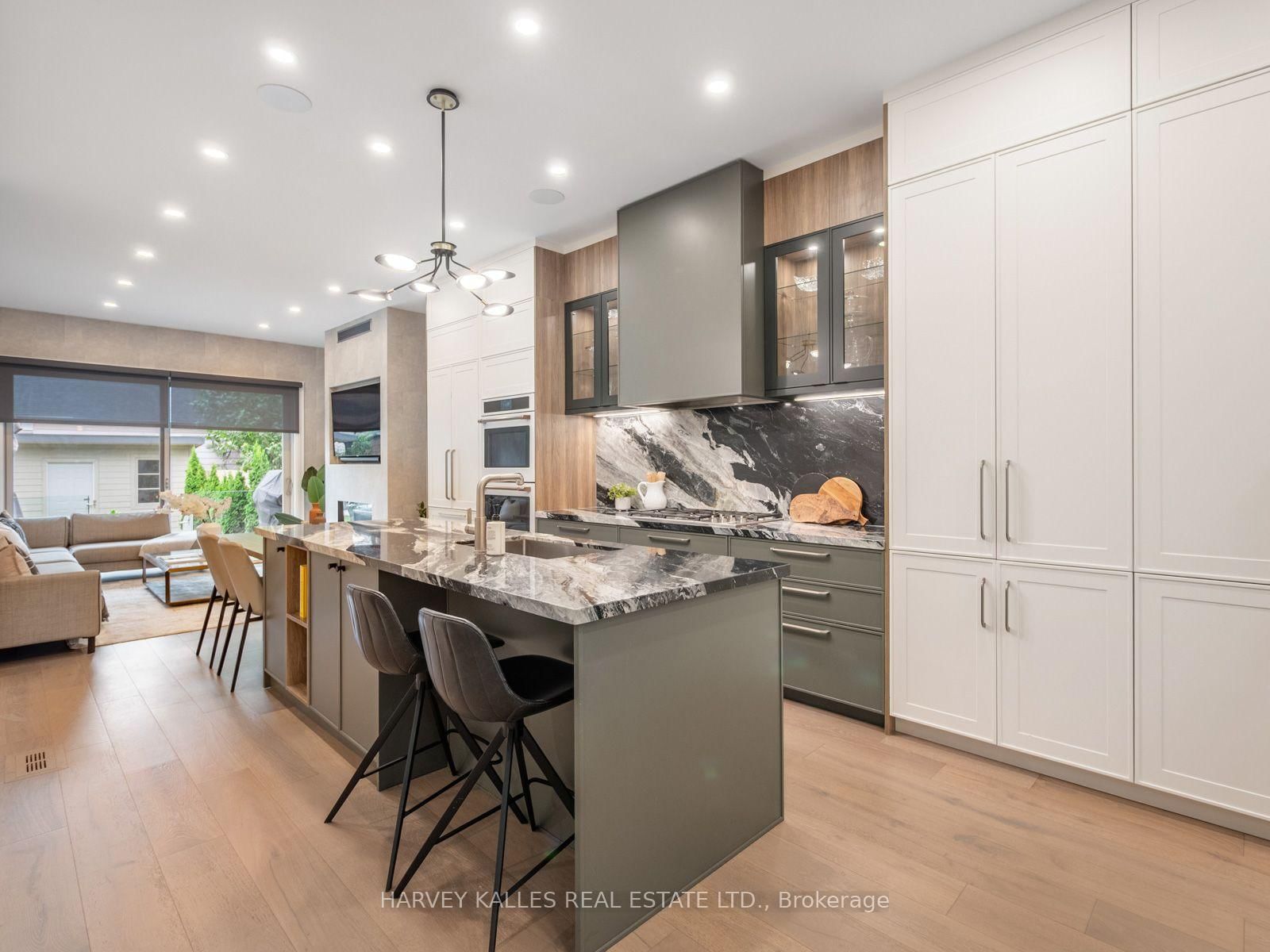 381 Glenholme Avenue • Toronto, ON photo 11