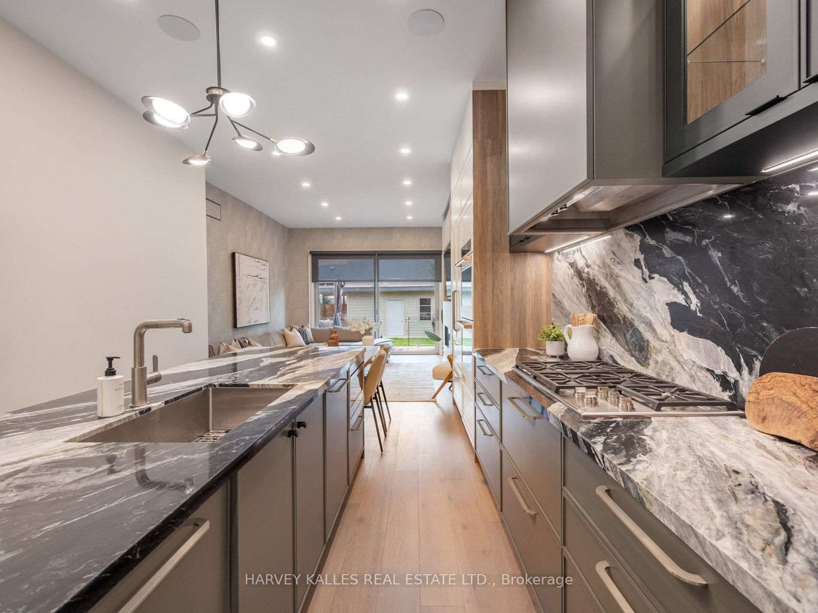 381 Glenholme Avenue • Toronto, ON photo 13