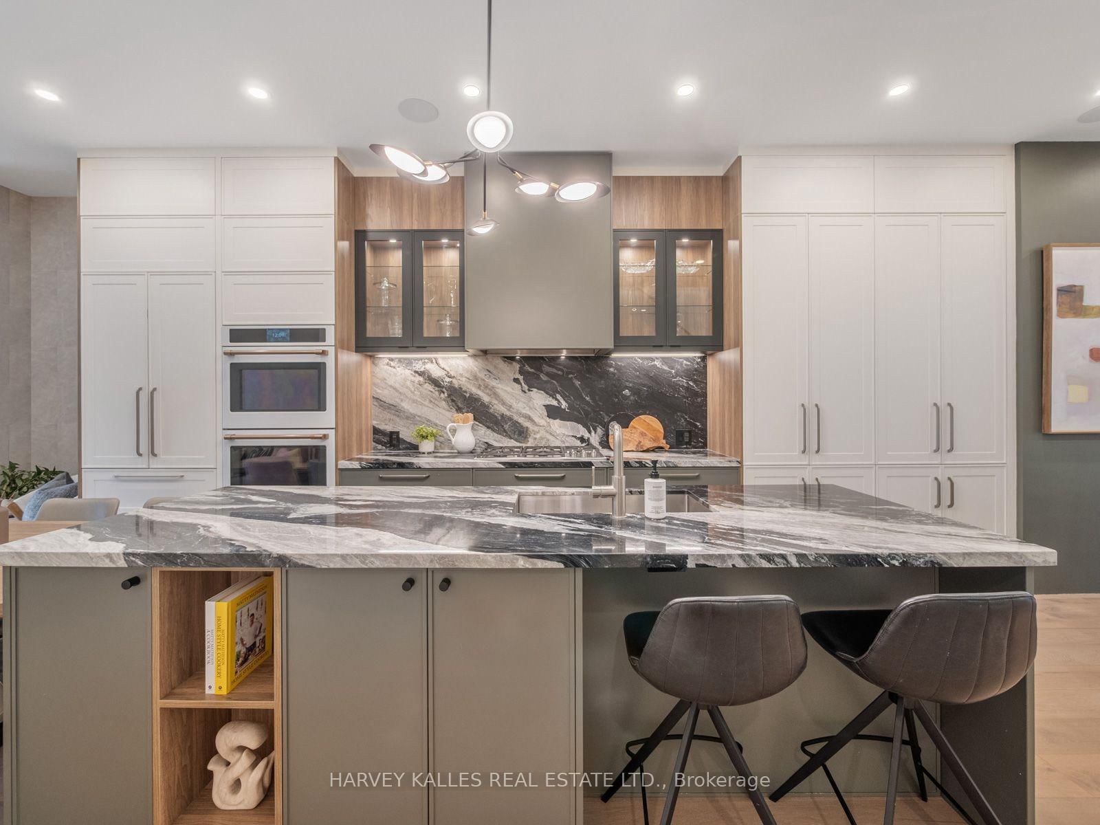 381 Glenholme Avenue • Toronto, ON photo 14