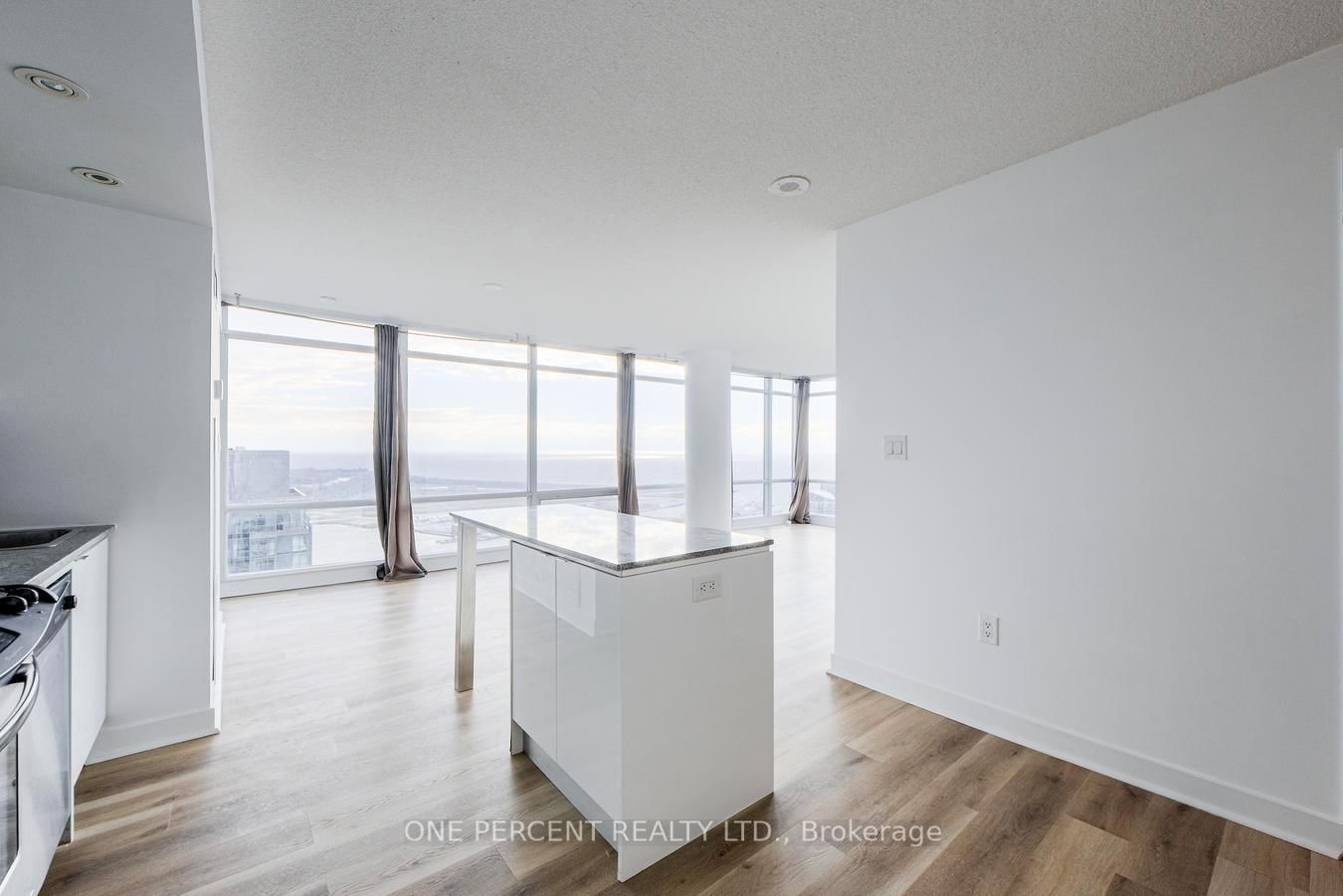 25 Telegram Mews • #5007 • Toronto, ON photo 18