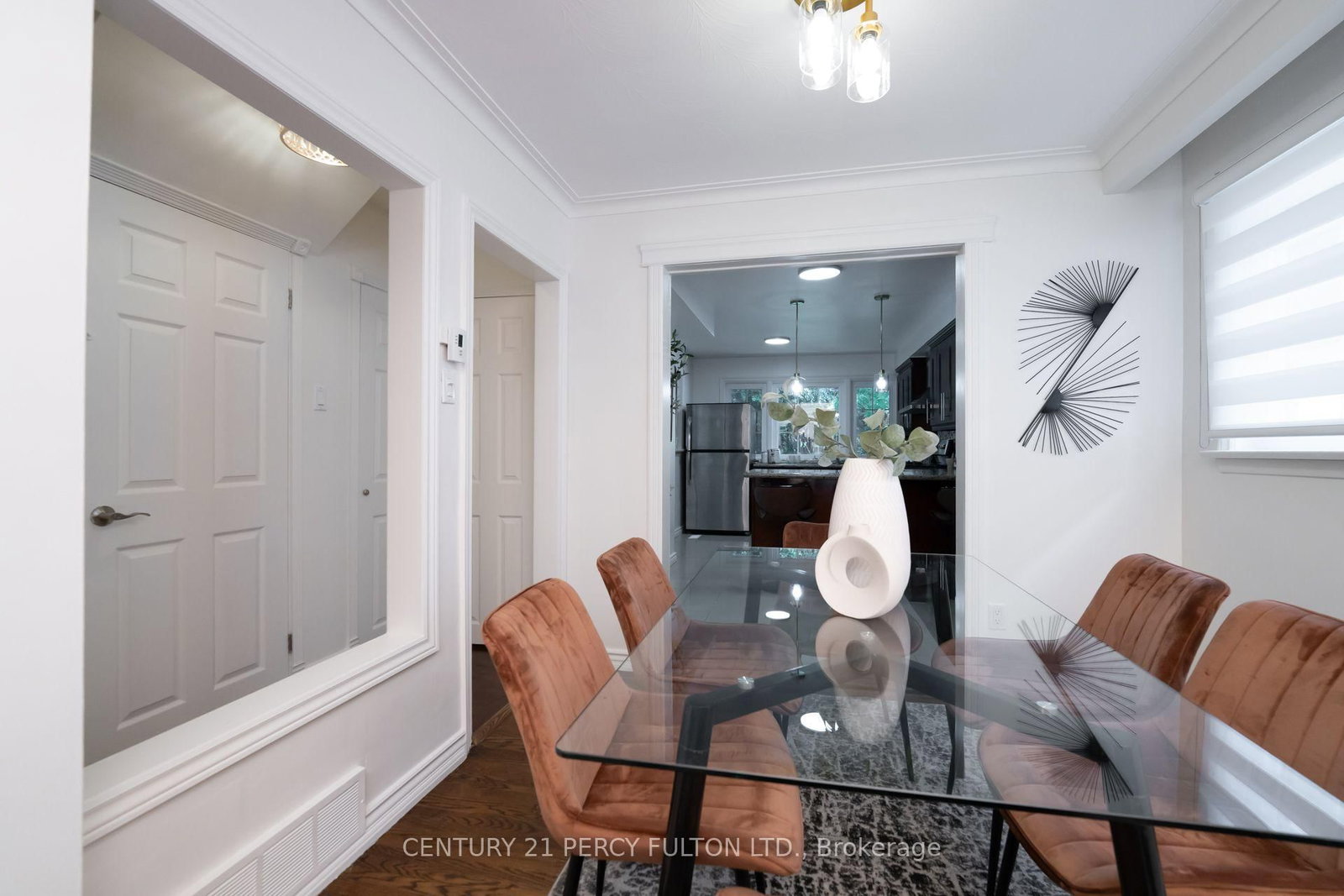 6 Donna Court • Toronto, ON photo 11