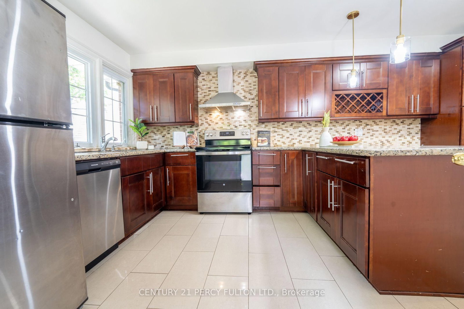 6 Donna Court • Toronto, ON photo 17
