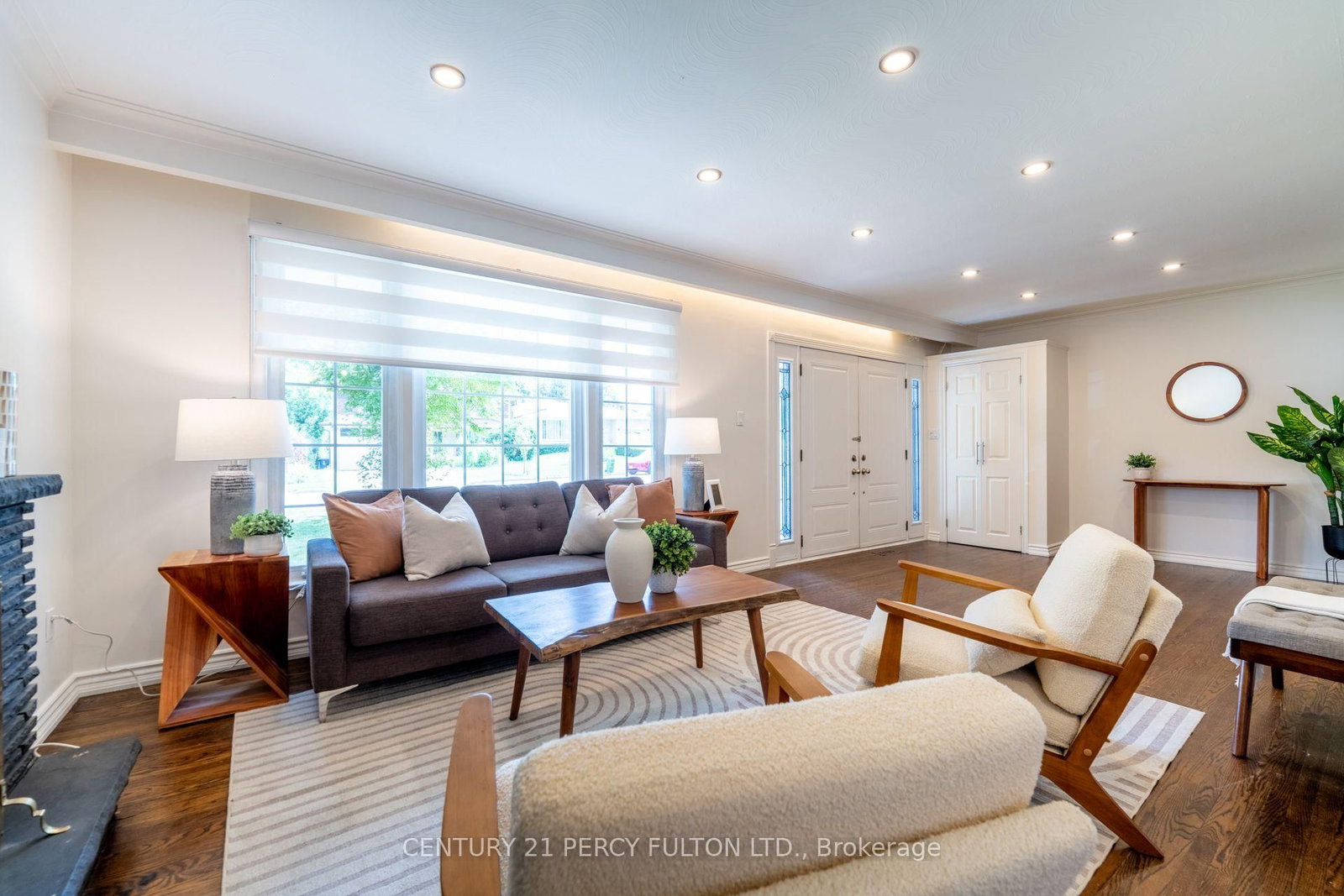 6 Donna Court • Toronto, ON photo 8