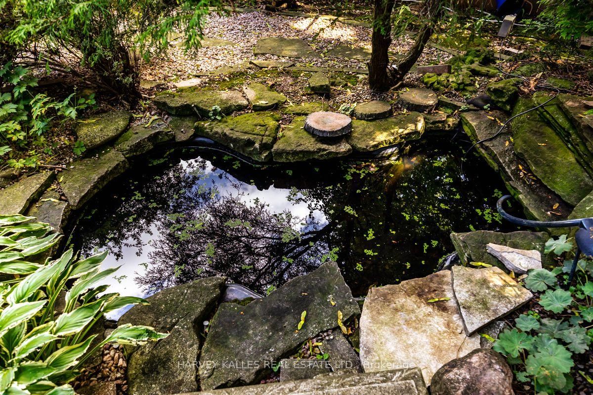 109 Old Orchard Grove • Toronto, ON photo 11