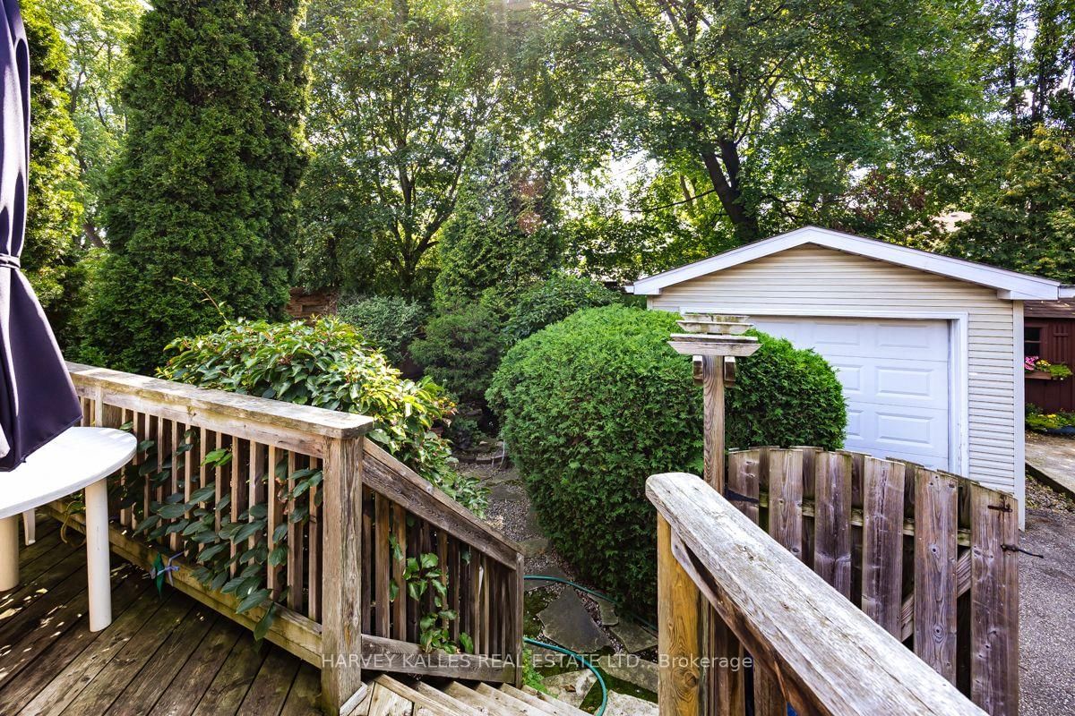 109 Old Orchard Grove • Toronto, ON photo 5