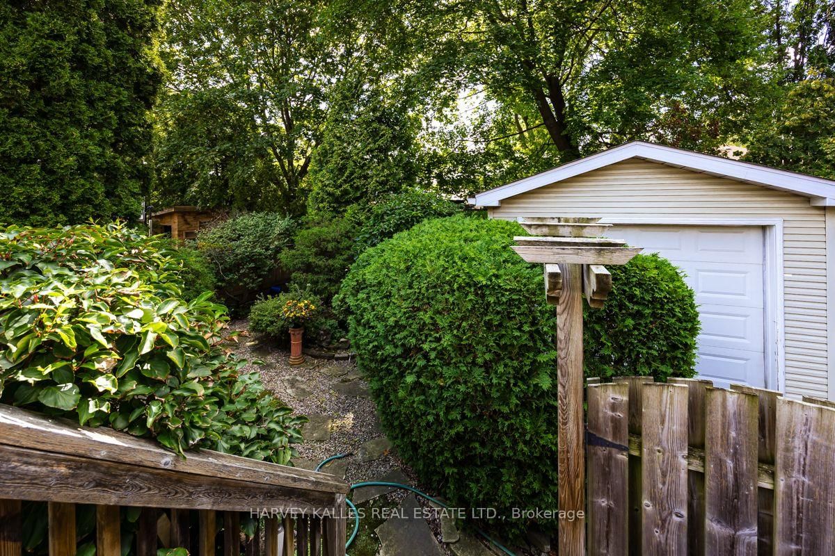 109 Old Orchard Grove • Toronto, ON photo 6