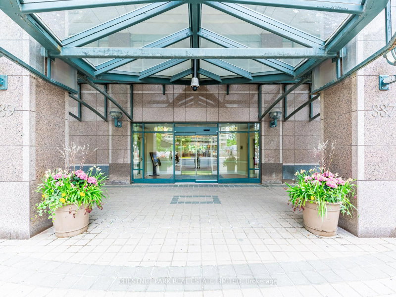 1610 - 889 Bay Street