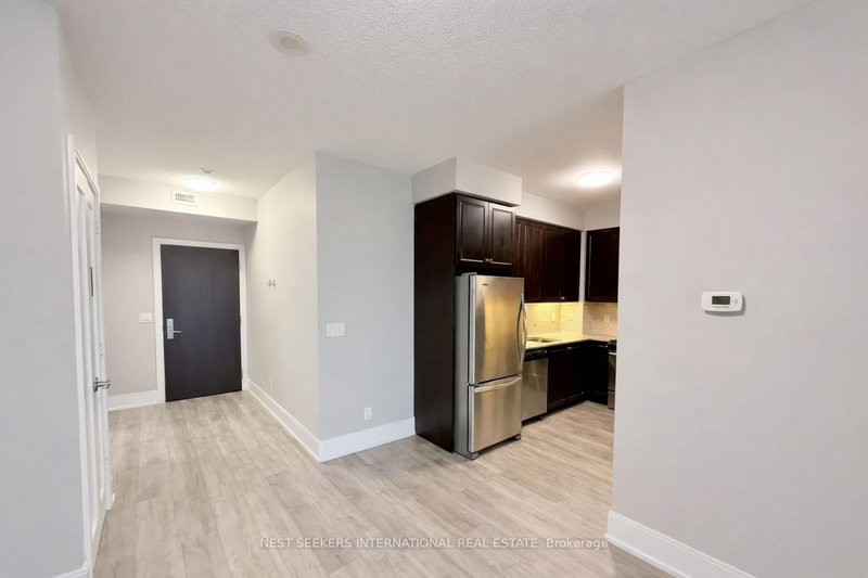 1611 - 70 Roehampton Avenue