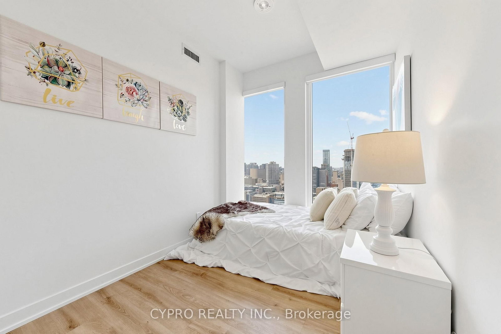319 JARVIS Street • #3802 • Toronto, ON photo 17