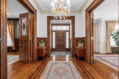 44 Cotswold Crescent • Toronto, ON photo 2