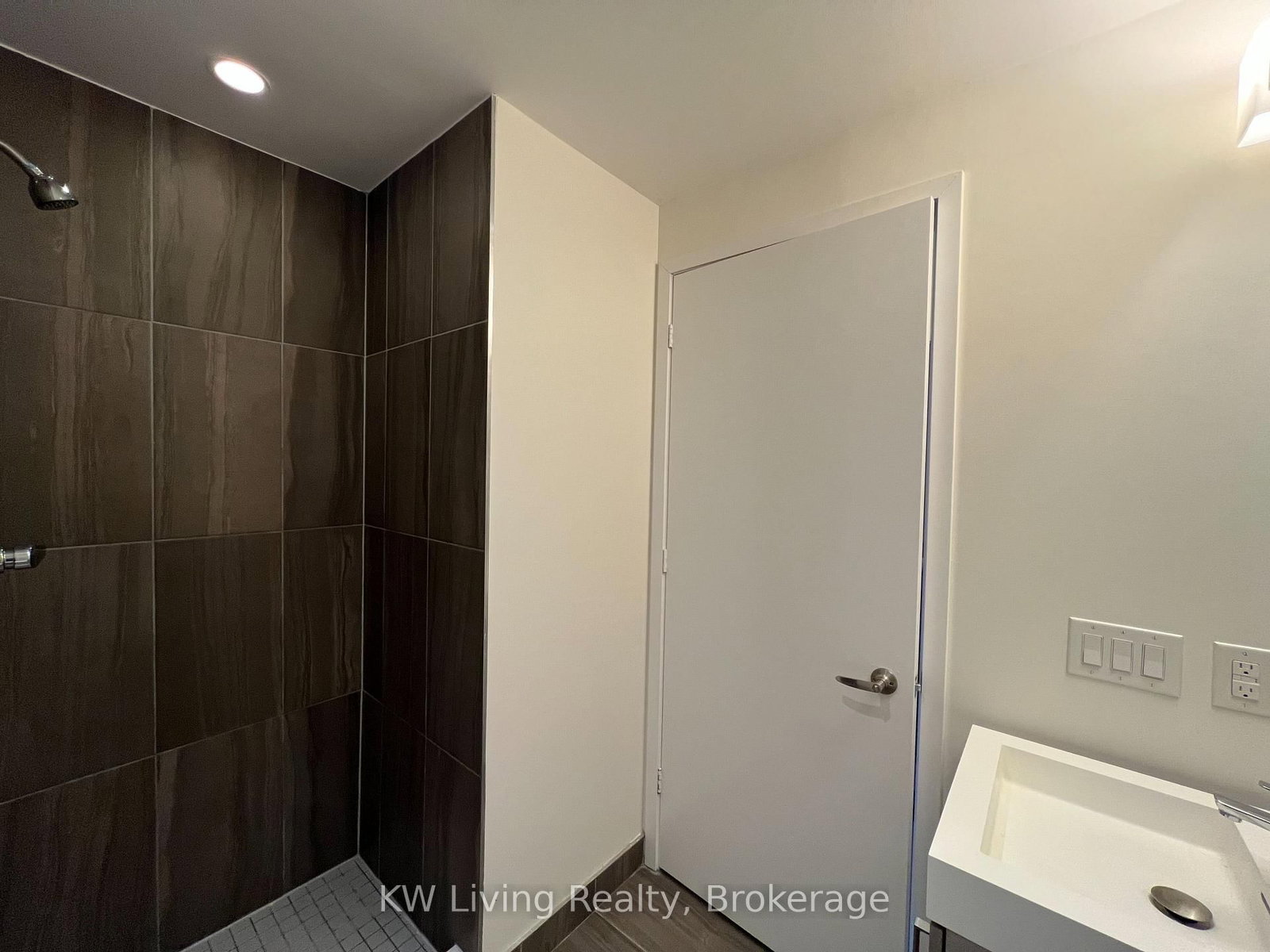 17 Dundonald Street • #1007 • Toronto, ON photo 15