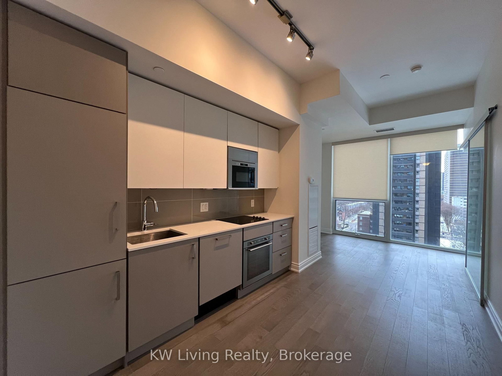 17 Dundonald Street • #1007 • Toronto, ON photo 4