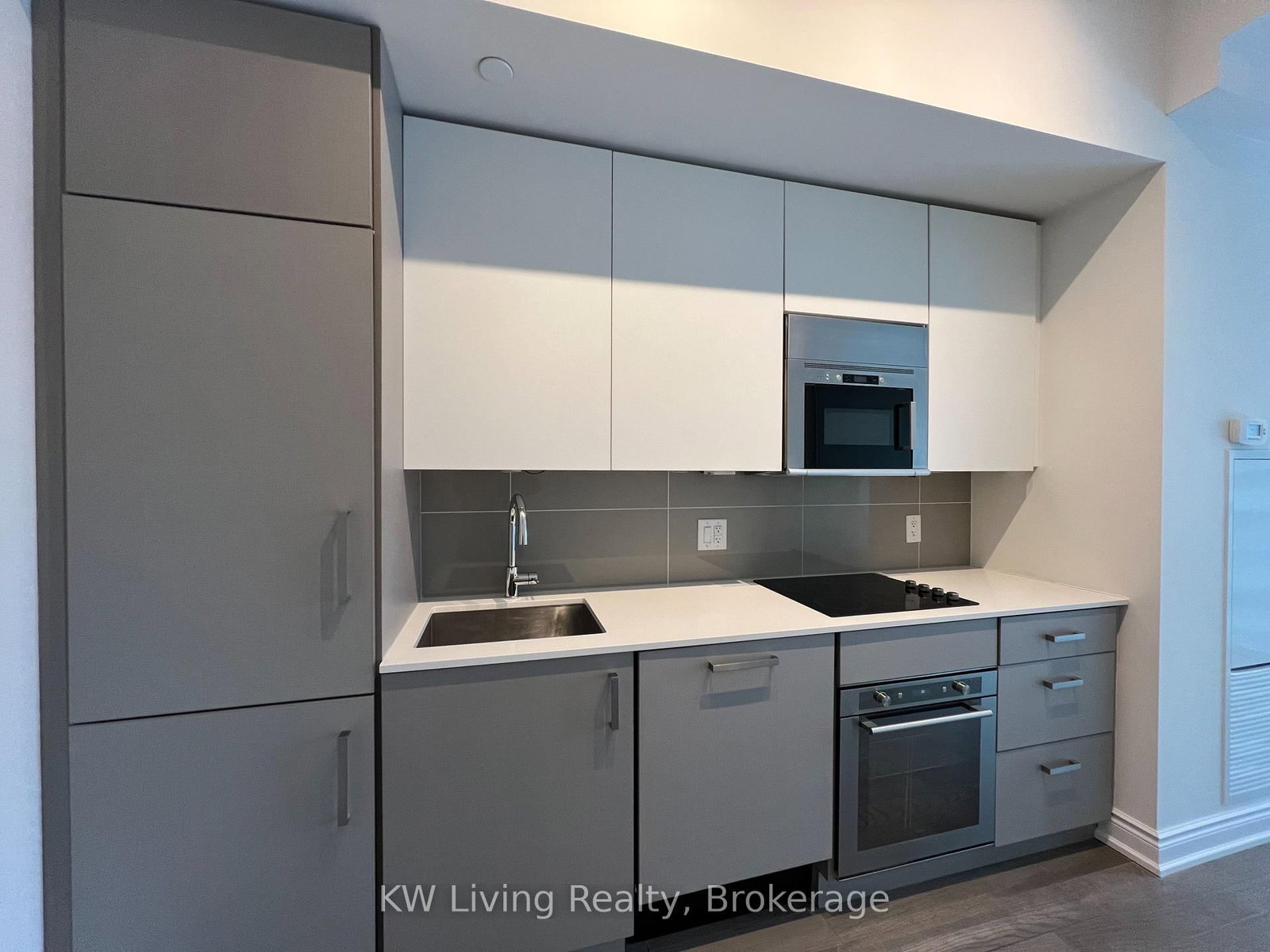 17 Dundonald Street • #1007 • Toronto, ON photo 5