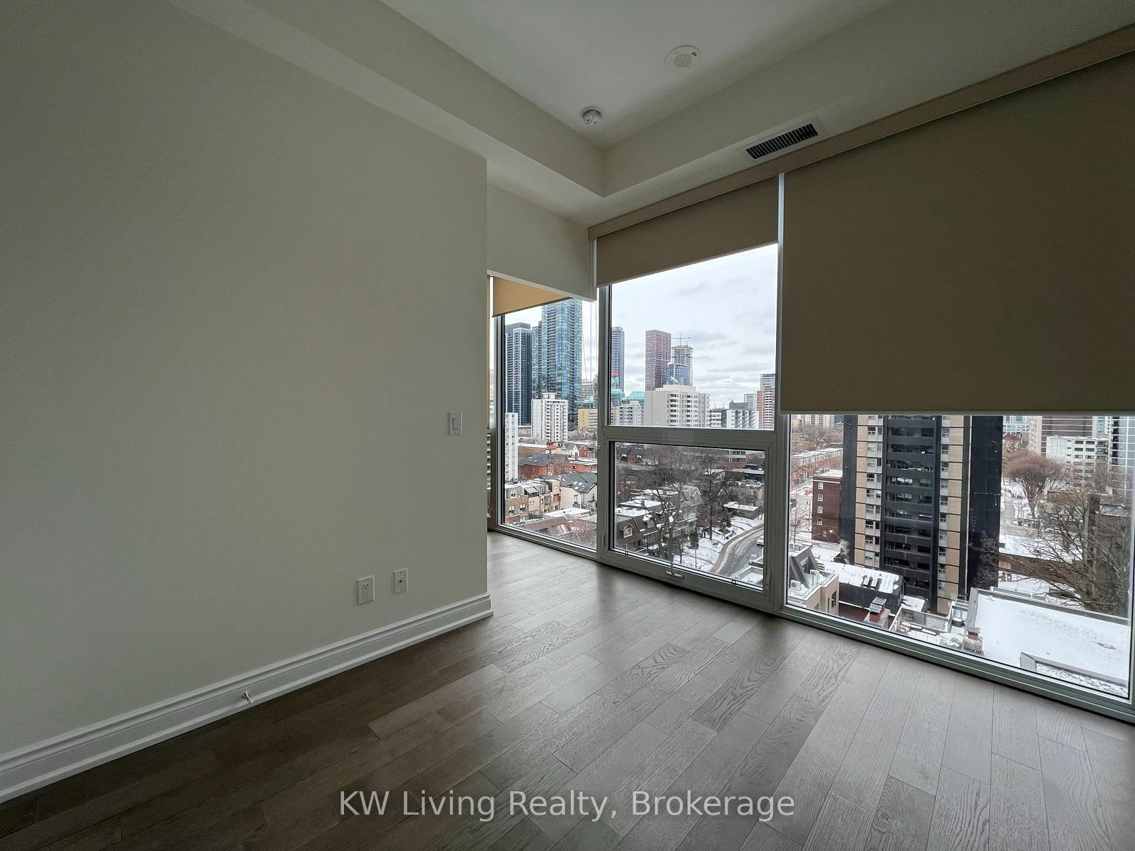 17 Dundonald Street • #1007 • Toronto, ON photo 9