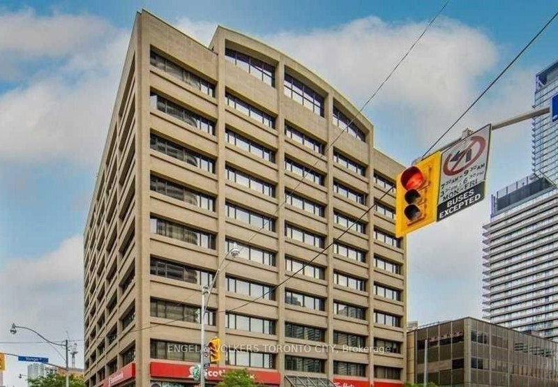 903 - 555 Yonge Street W
