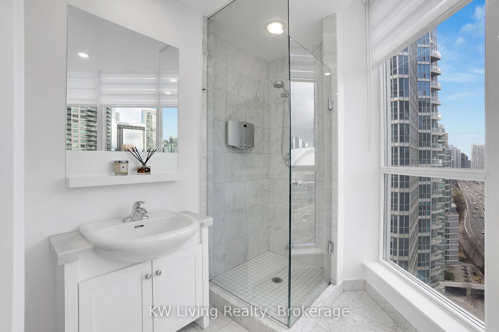 208 Queens Quay W • #2111 • Toronto, ON photo 12