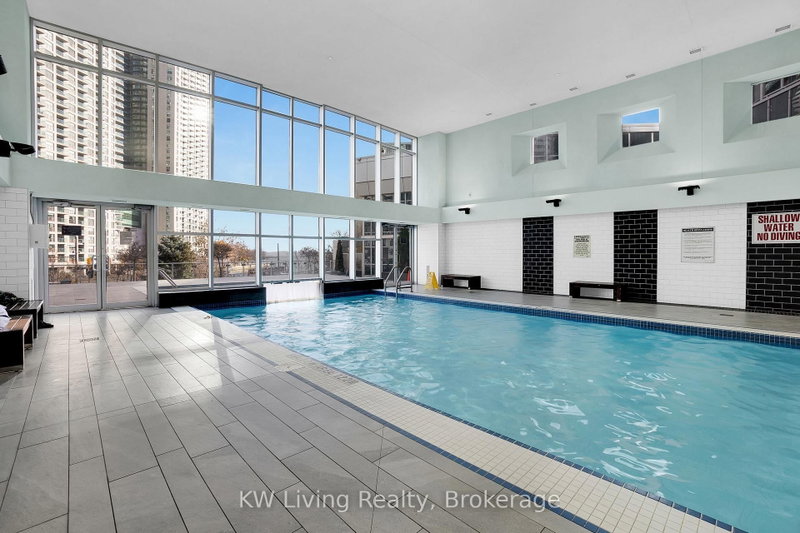 208 Queens Quay W photo 4