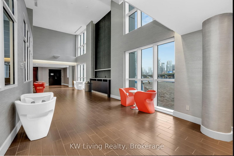 208 Queens Quay W photo 5