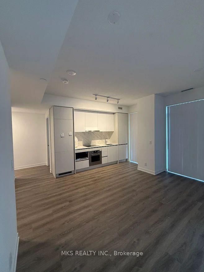 2010 - 180 Front Street E