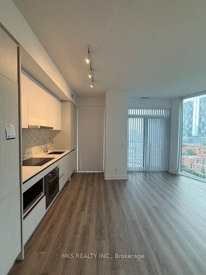 2010 - 180 Front Street E